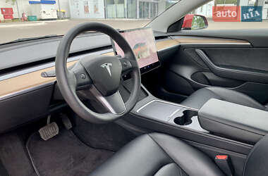 Седан Tesla Model 3 2022 в 