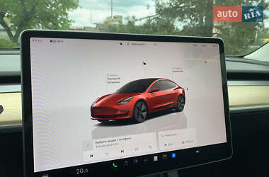 Седан Tesla Model 3 2022 в 