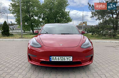 Седан Tesla Model 3 2022 в 
