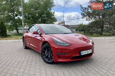 Седан Tesla Model 3 2022 в Києві