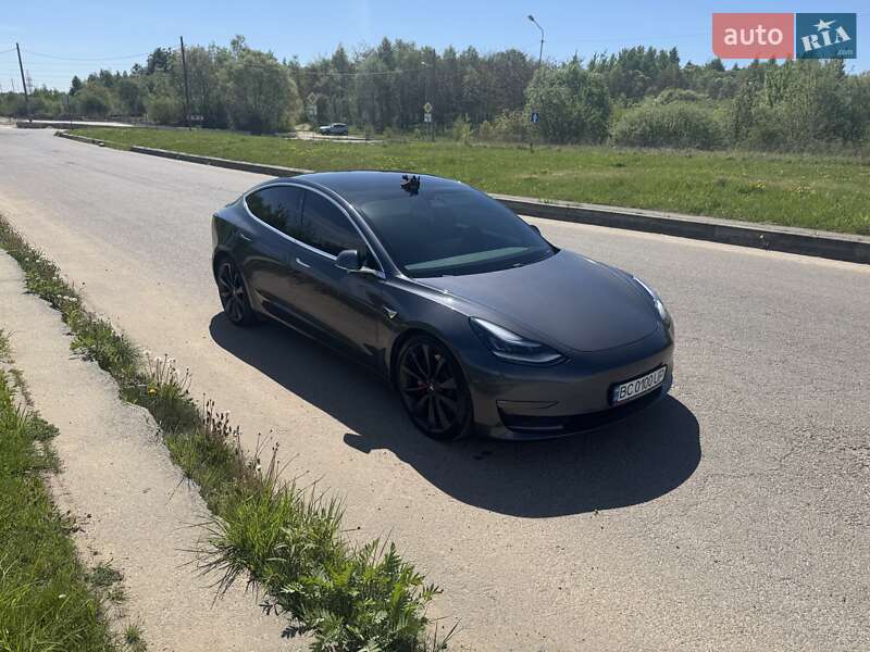 Tesla Model 3 2020