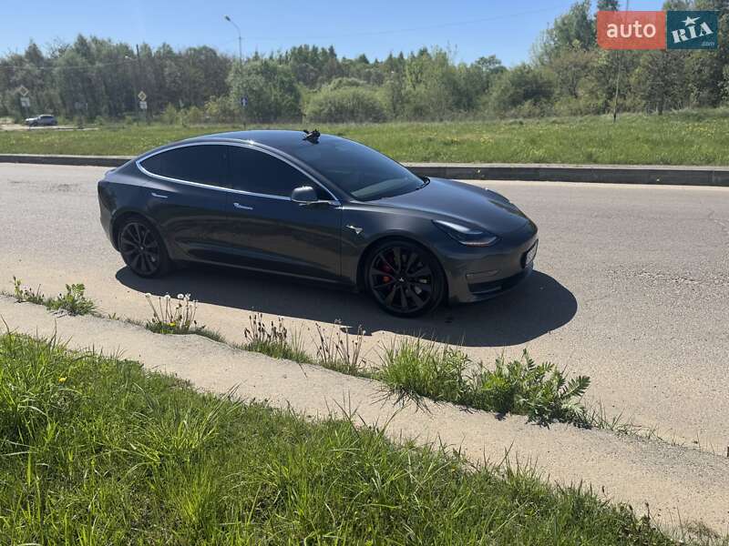Седан Tesla Model 3 2020 в Львове