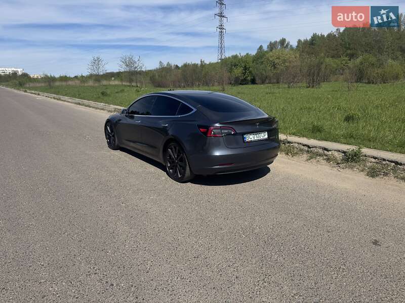 Седан Tesla Model 3 2020 в Львове