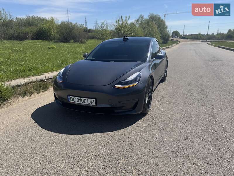 Седан Tesla Model 3 2020 в Львове