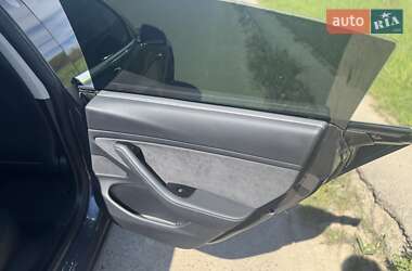 Седан Tesla Model 3 2020 в 