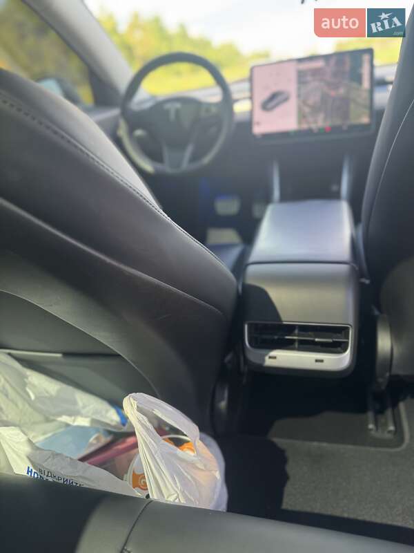 Седан Tesla Model 3 2020 в Львове