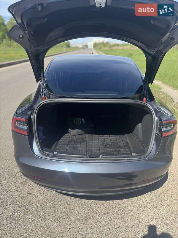 Седан Tesla Model 3 2020 в Львове