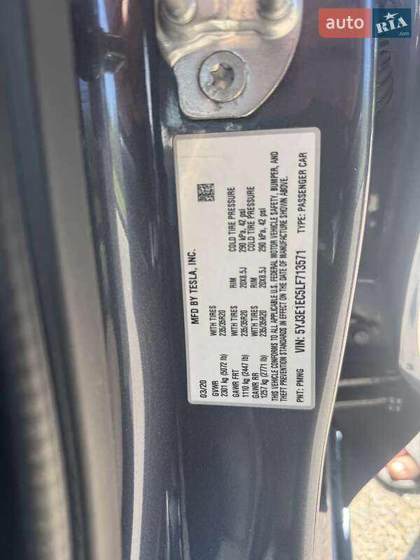 Седан Tesla Model 3 2020 в Львове