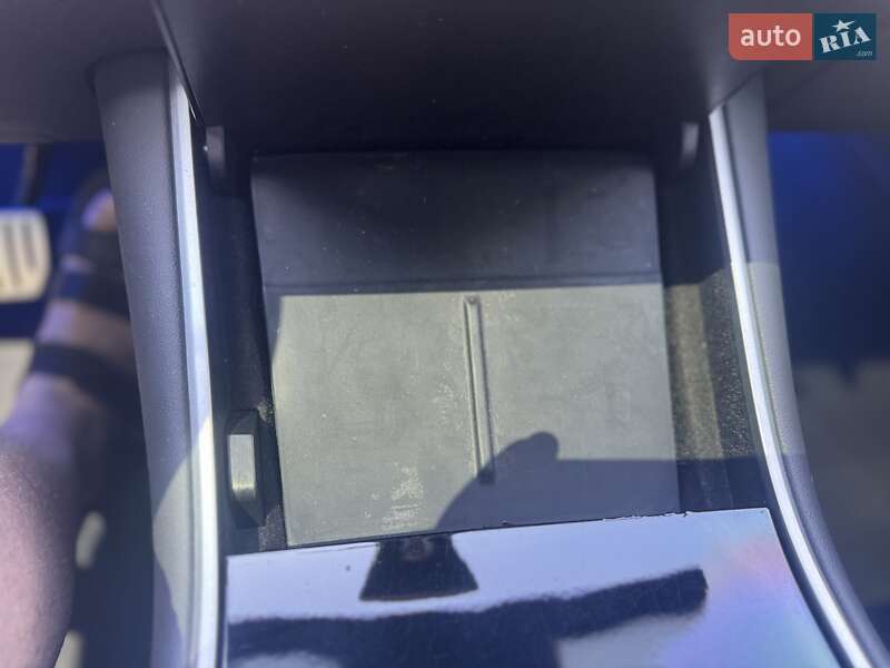 Седан Tesla Model 3 2020 в Львове