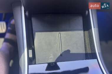 Седан Tesla Model 3 2020 в 