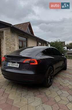 Седан Tesla Model 3 2023 в 