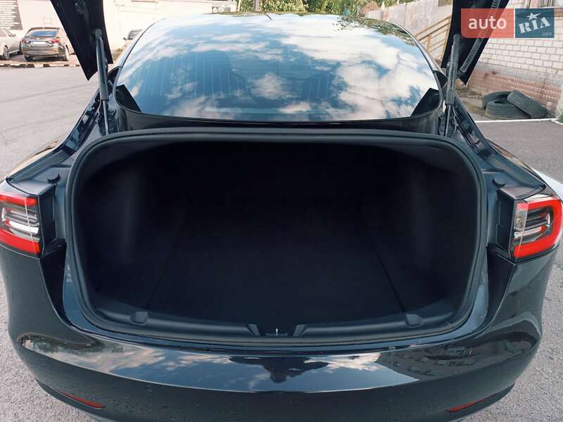 Седан Tesla Model 3 2018 в Харкові