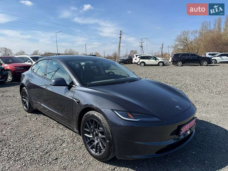 Седан Tesla Model 3 2024 в 