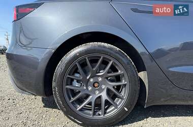 Седан Tesla Model 3 2024 в 