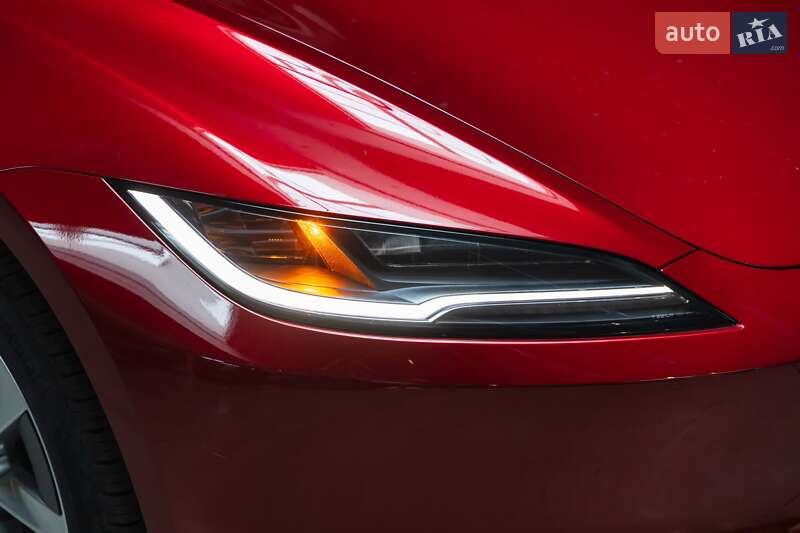 Седан Tesla Model 3 2024 в Луцьку