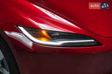 Седан Tesla Model 3 2024 в 