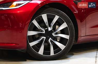 Седан Tesla Model 3 2024 в 