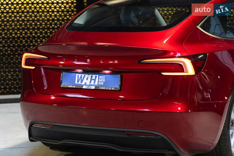 Седан Tesla Model 3 2024 в Луцьку