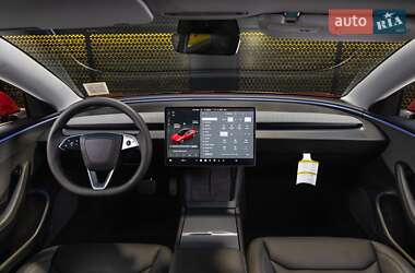 Седан Tesla Model 3 2024 в 