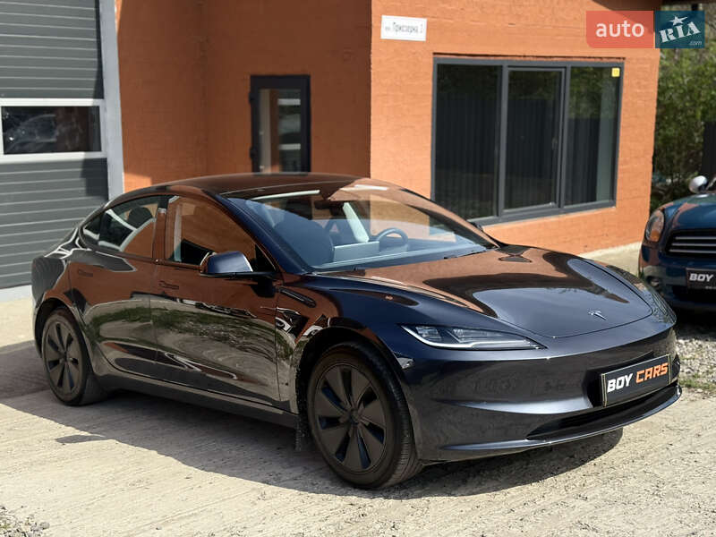 Седан Tesla Model 3 2024 в 