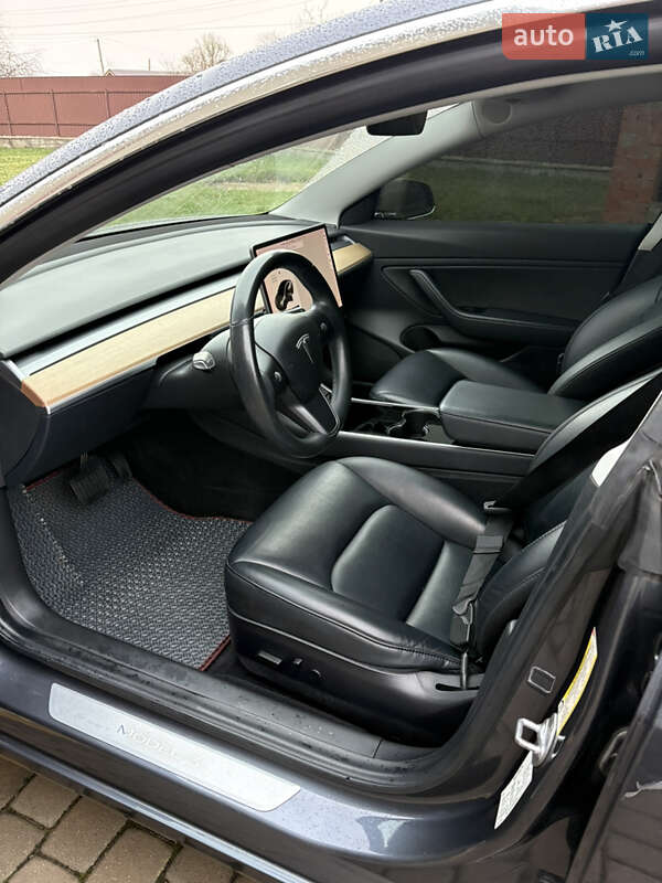 Седан Tesla Model 3 2019 в Коломые