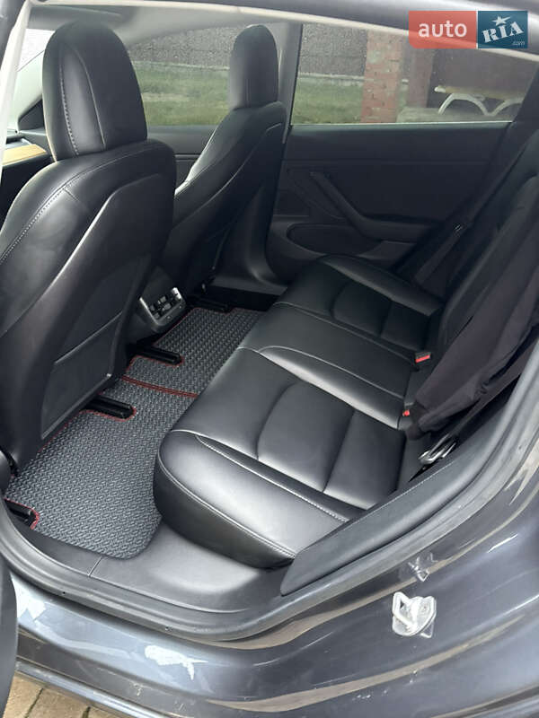 Седан Tesla Model 3 2019 в Коломые