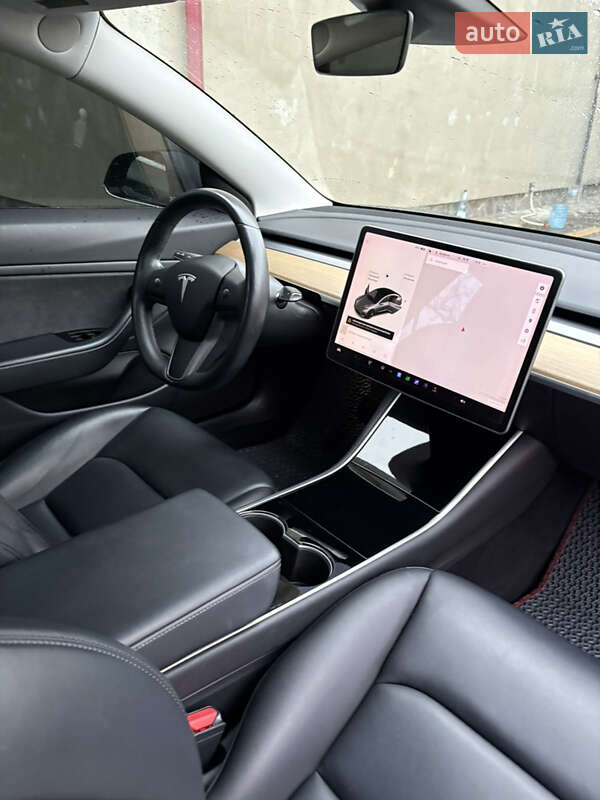 Седан Tesla Model 3 2019 в Коломые