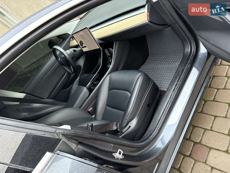 Седан Tesla Model 3 2019 в Коломые