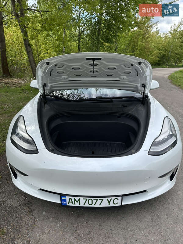Седан Tesla Model 3 2020 в Житомире