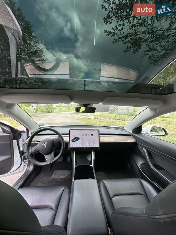 Седан Tesla Model 3 2020 в Житомире
