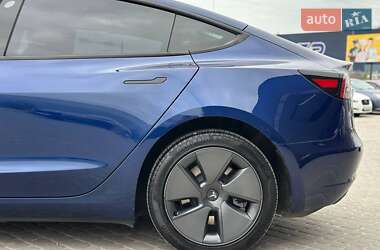 Седан Tesla Model 3 2023 в 