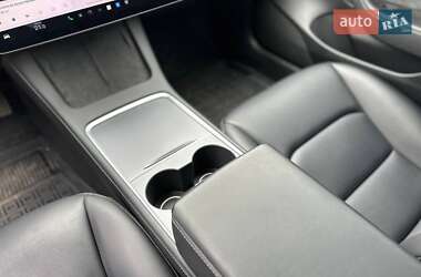 Седан Tesla Model 3 2023 в 