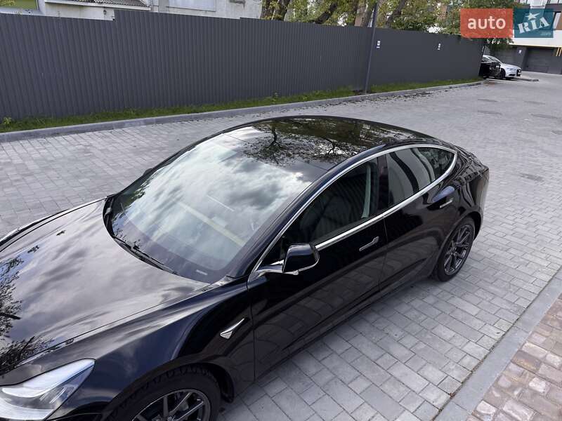 Седан Tesla Model 3 2019 в Виннице
