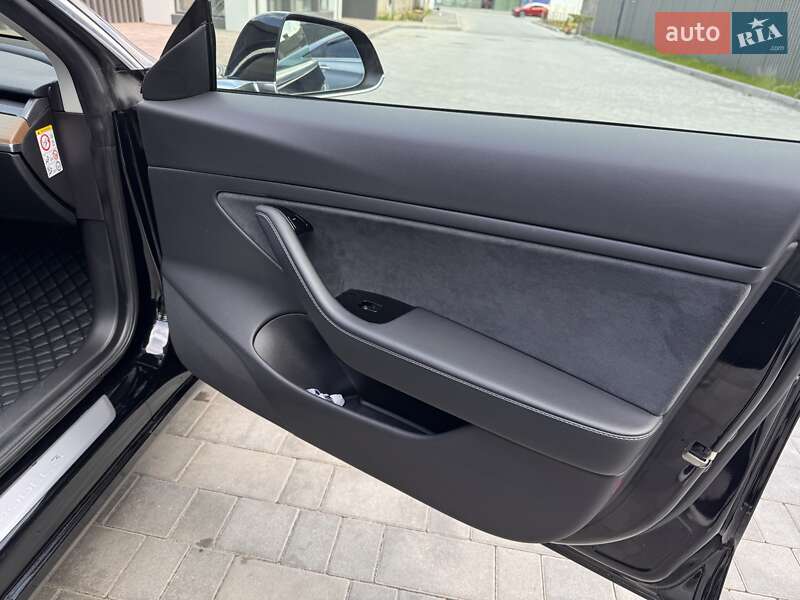 Седан Tesla Model 3 2019 в Виннице