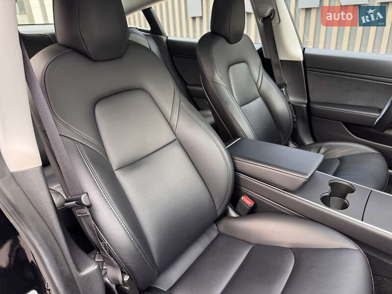 Седан Tesla Model 3 2019 в Виннице