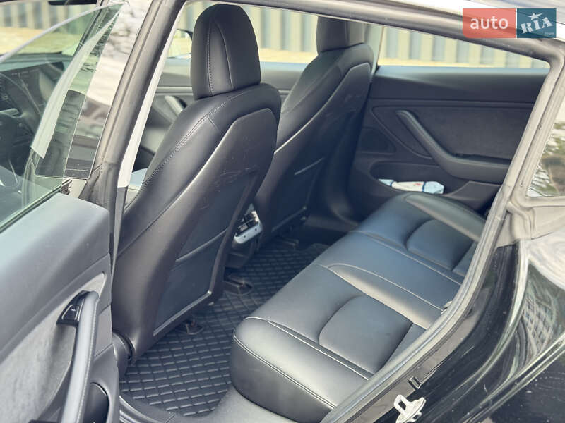 Седан Tesla Model 3 2019 в Виннице