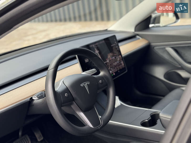 Седан Tesla Model 3 2019 в Виннице