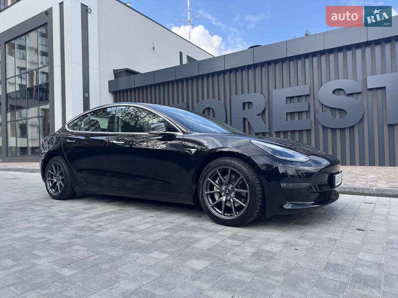 Седан Tesla Model 3 2019 в Виннице