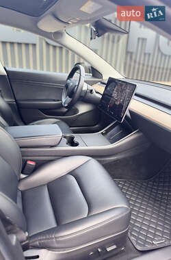 Седан Tesla Model 3 2019 в Виннице