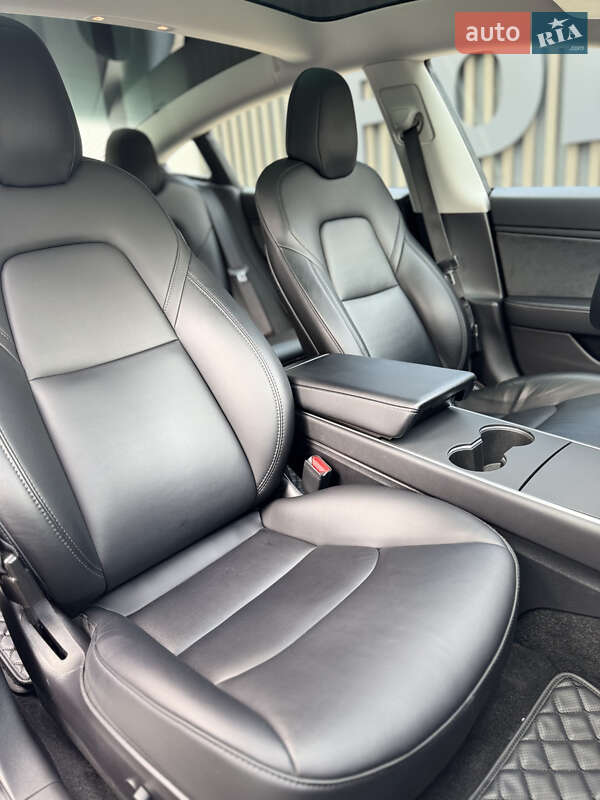Седан Tesla Model 3 2019 в Виннице