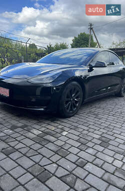 Седан Tesla Model 3 2022 в 
