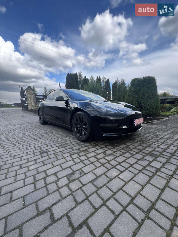 Седан Tesla Model 3 2022 в Ровно