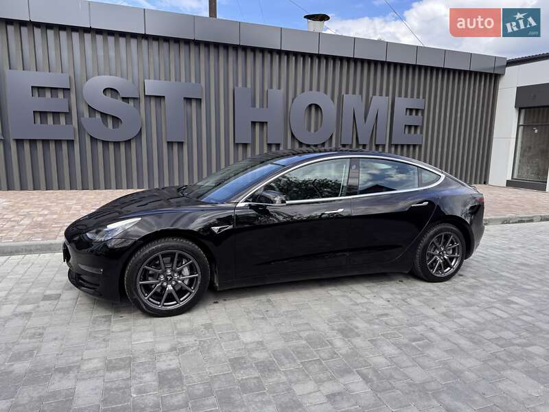 Седан Tesla Model 3 2019 в Виннице