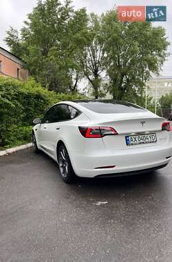 Седан Tesla Model 3 2021 в 