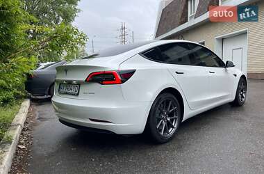 Седан Tesla Model 3 2021 в 