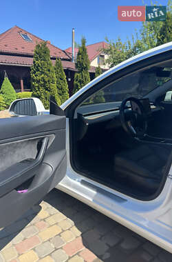 Седан Tesla Model 3 2019 в Ужгороді