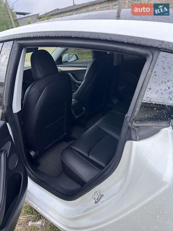 Седан Tesla Model 3 2021 в Львове