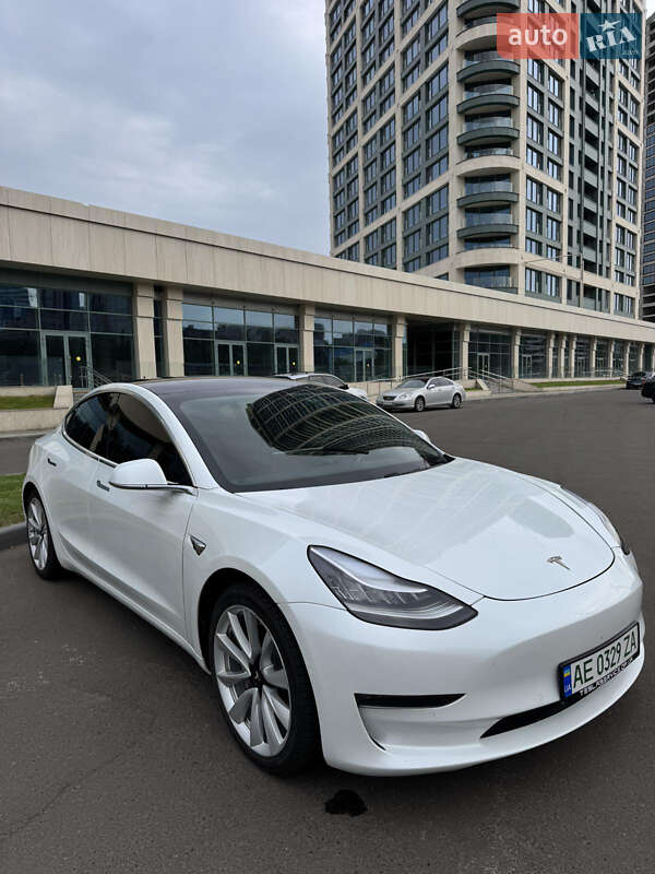 Седан Tesla Model 3 2020 в 