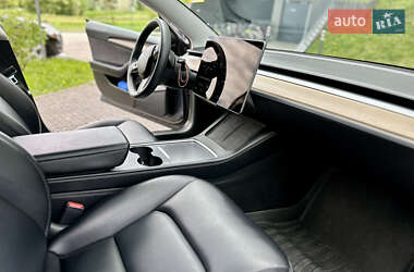 Седан Tesla Model 3 2022 в 