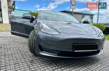 Седан Tesla Model 3 2022 в 